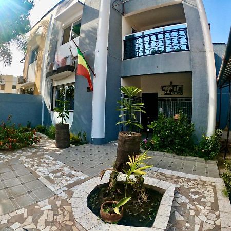 Ker Adja Lägenhet Ziguinchor Exteriör bild